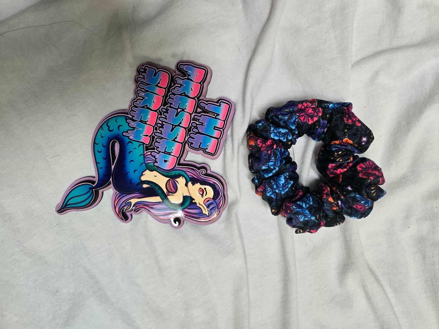 Butterfly & Flowers Scrunchie (Basic)